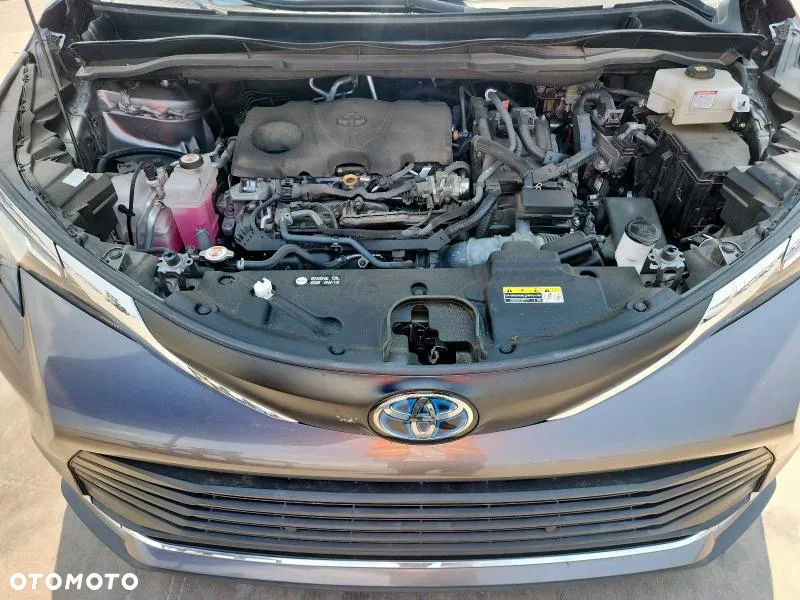 Toyota Sienna - 9