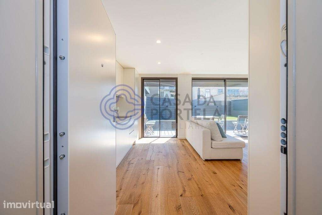 T1 5★ para venda com terraço e garagem a 180 m da praia, em Espinho - Grande imagem: 4/51