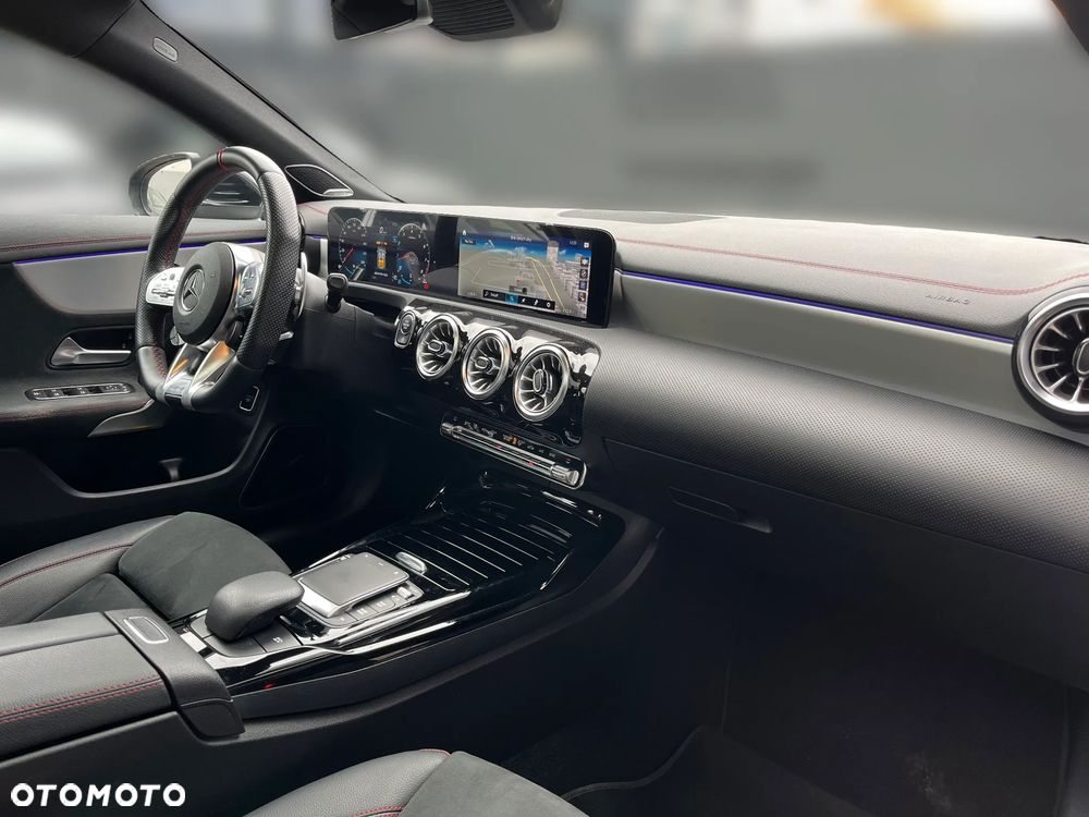 Mercedes-Benz CLA AMG 45 4-Matic 8G-DCT - 12