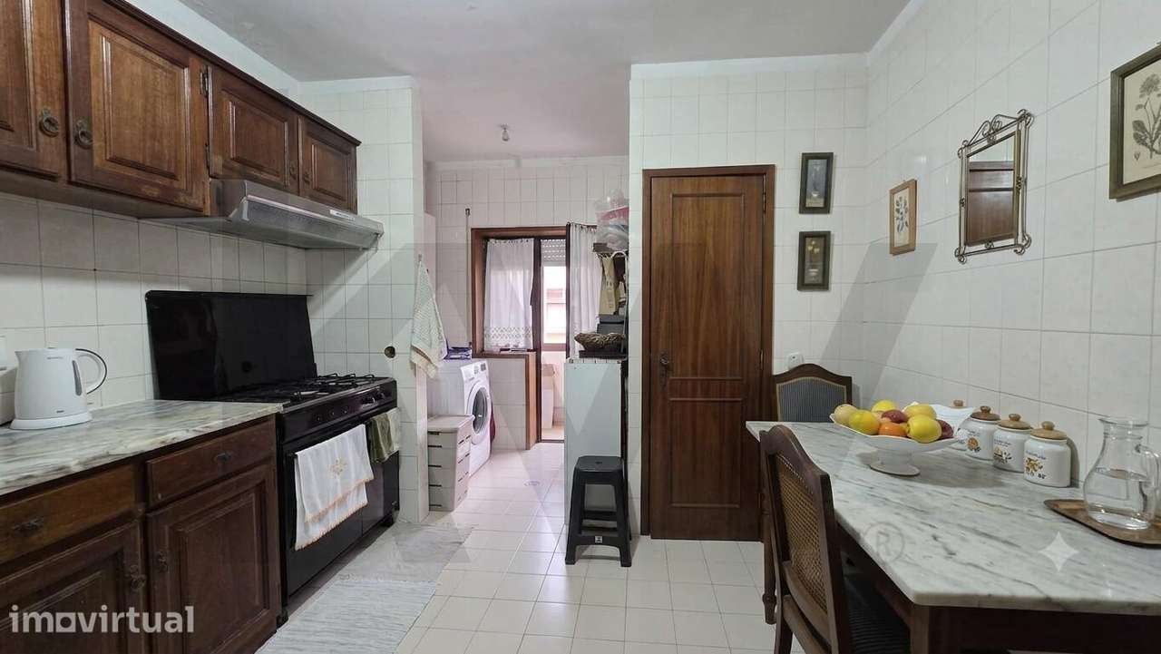T2 Oportunidade de Investimento ou Primeira Habitação no Centro de Ama - Grande imagem: 5/14