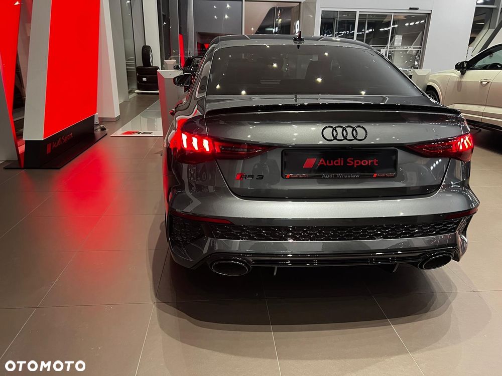 Audi RS3 Limousine - 3