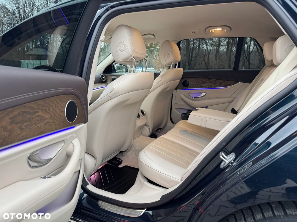 Mercedes-Benz Klasa E 200 4Matic 9G-TRONIC - 16