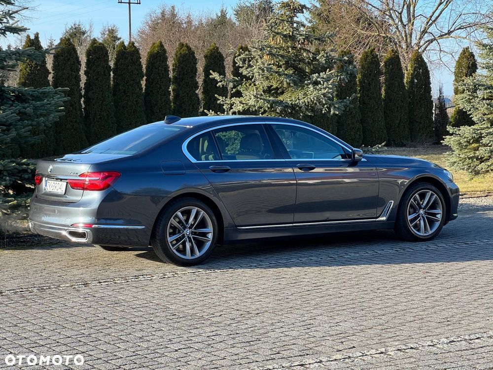 BMW Seria 7 750i xDrive - 10