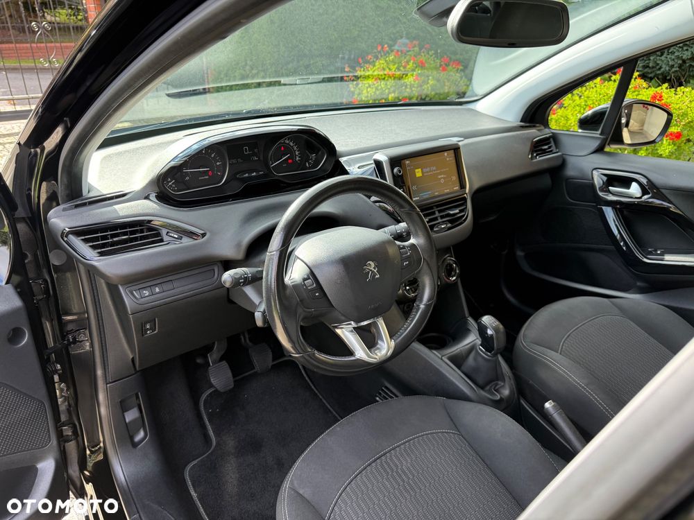 Peugeot 208 1.2 PureTech GPF Allure S&S - 17