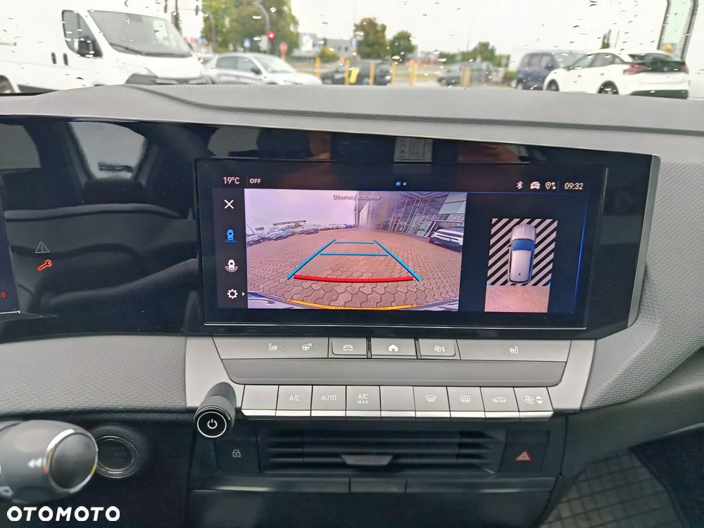 Opel Astra V 1.2 T Business Elegance S&S - 8