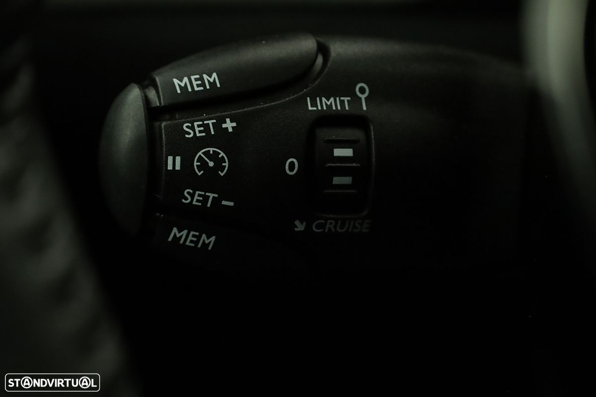 Peugeot 2008 1.2 PureTech Allure EAT8 - 18