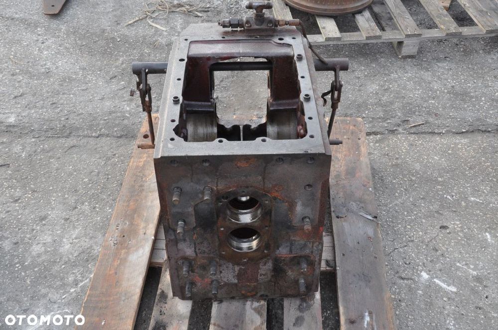 OBUDOWA MOSTU RENAULT CELTIS 446 7700098279 - 4