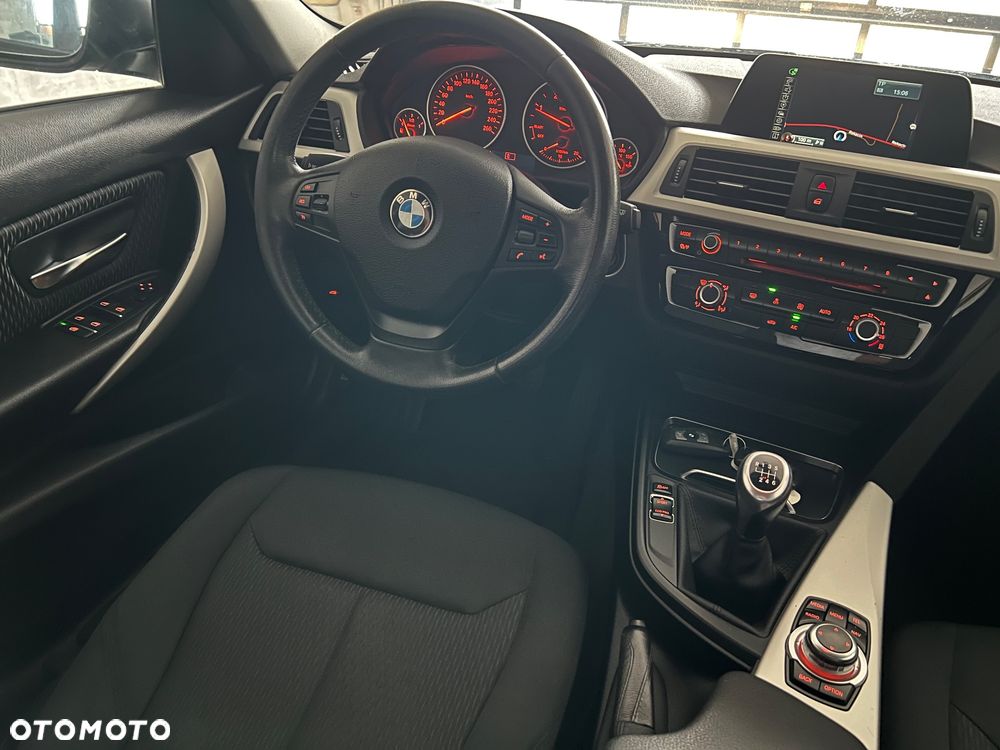 BMW Seria 3 318d xDrive - 18