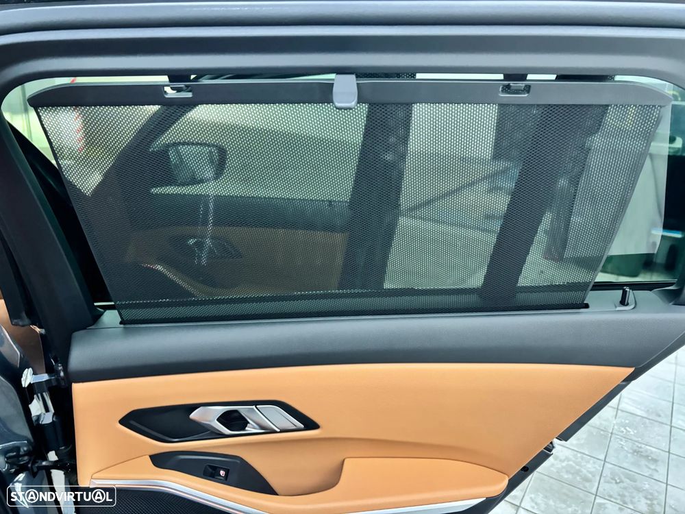 BMW 330 e Pack Desportivo M Auto - 19