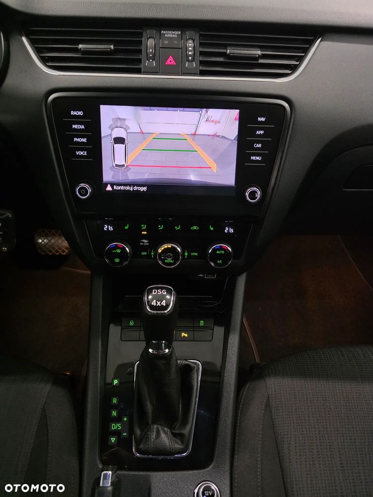 Skoda Octavia 2.0 TDI SCR 4x4 Style DSG - 10