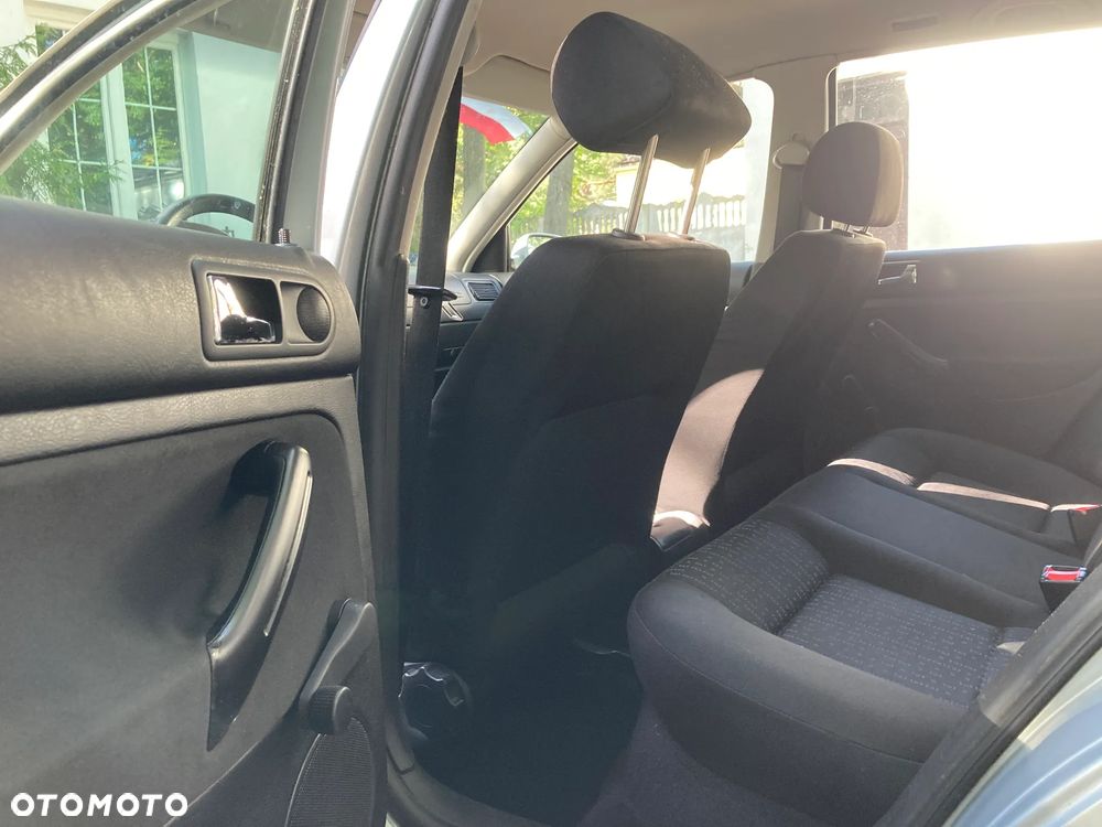 Volkswagen Golf 1.6 Basis - 6