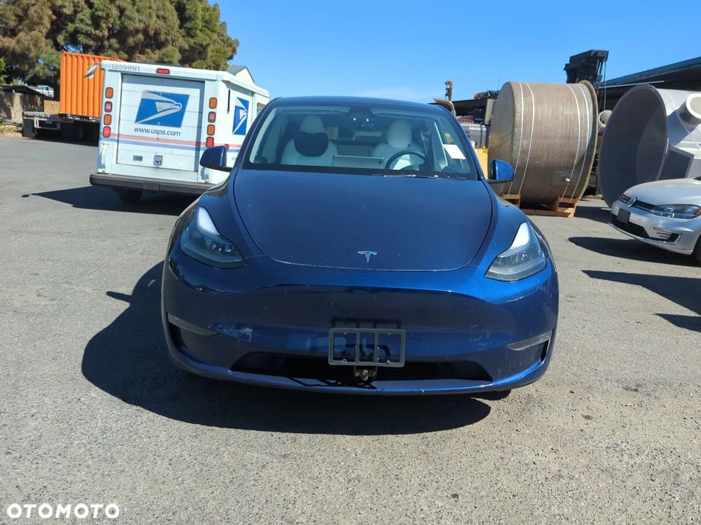 Tesla Model Y - 11