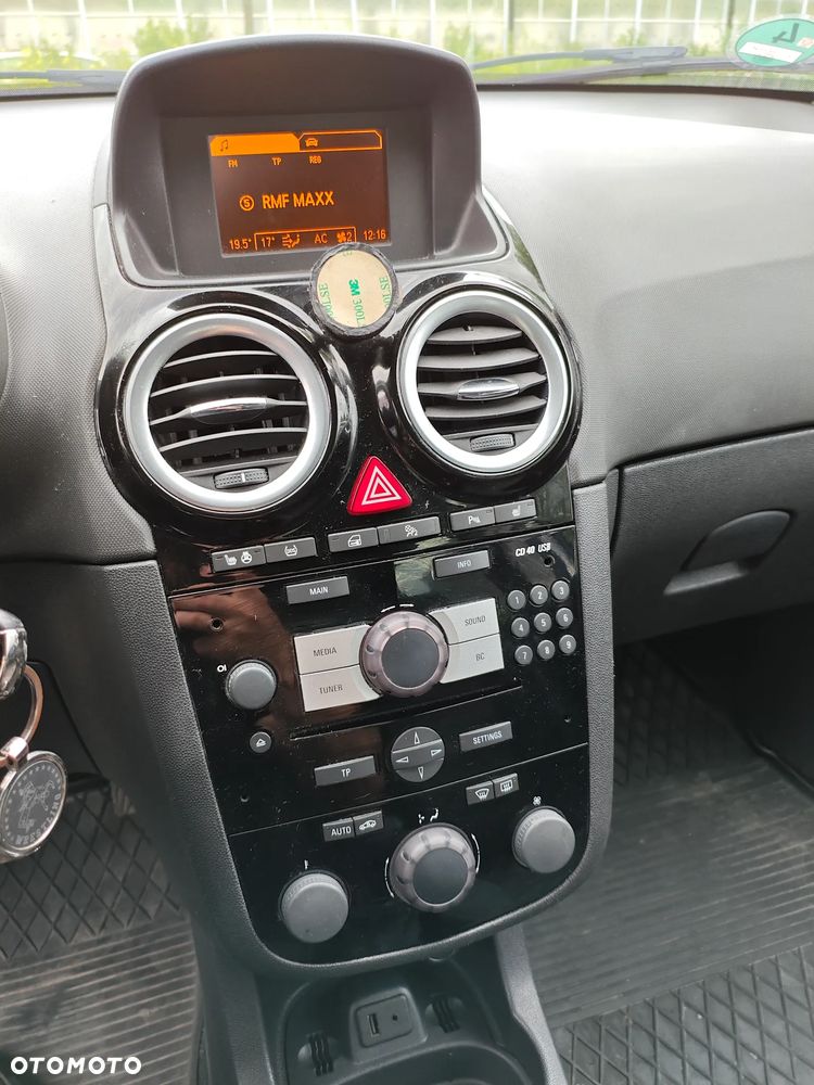 Opel Corsa 1.4 16V Energy - 9