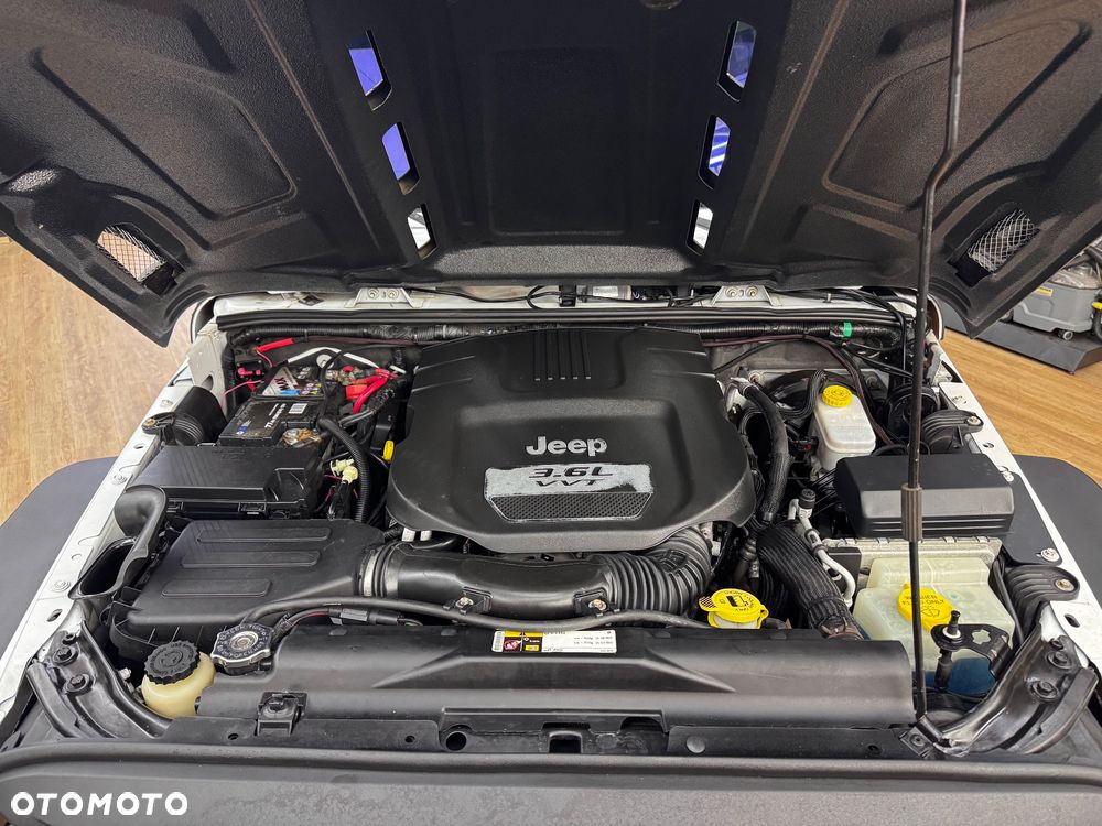 Jeep Wrangler 3.6 Unlim Sahara - 27