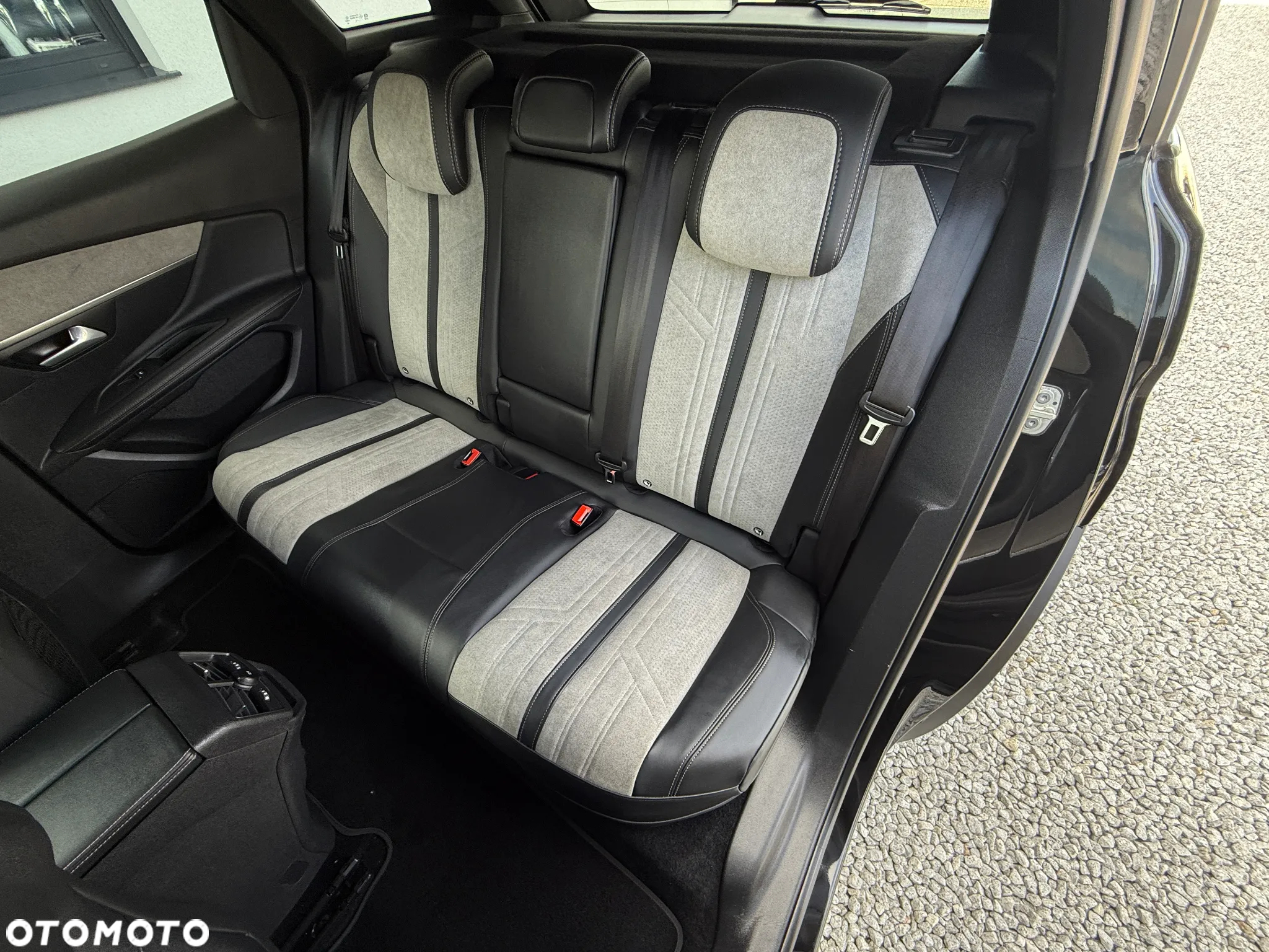Peugeot 3008 Plug-In Hybrid 225 e-EAT8 GT - 30