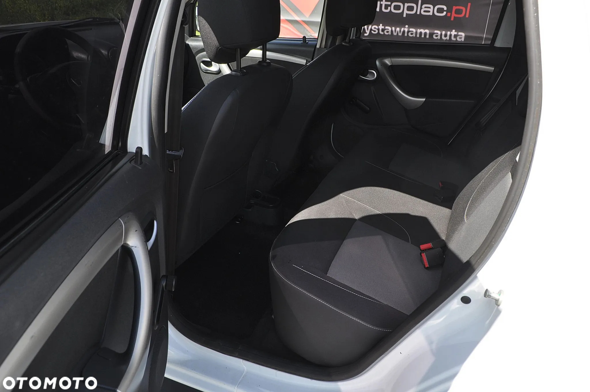 Dacia Duster 1.6 16V 4x4 - 13
