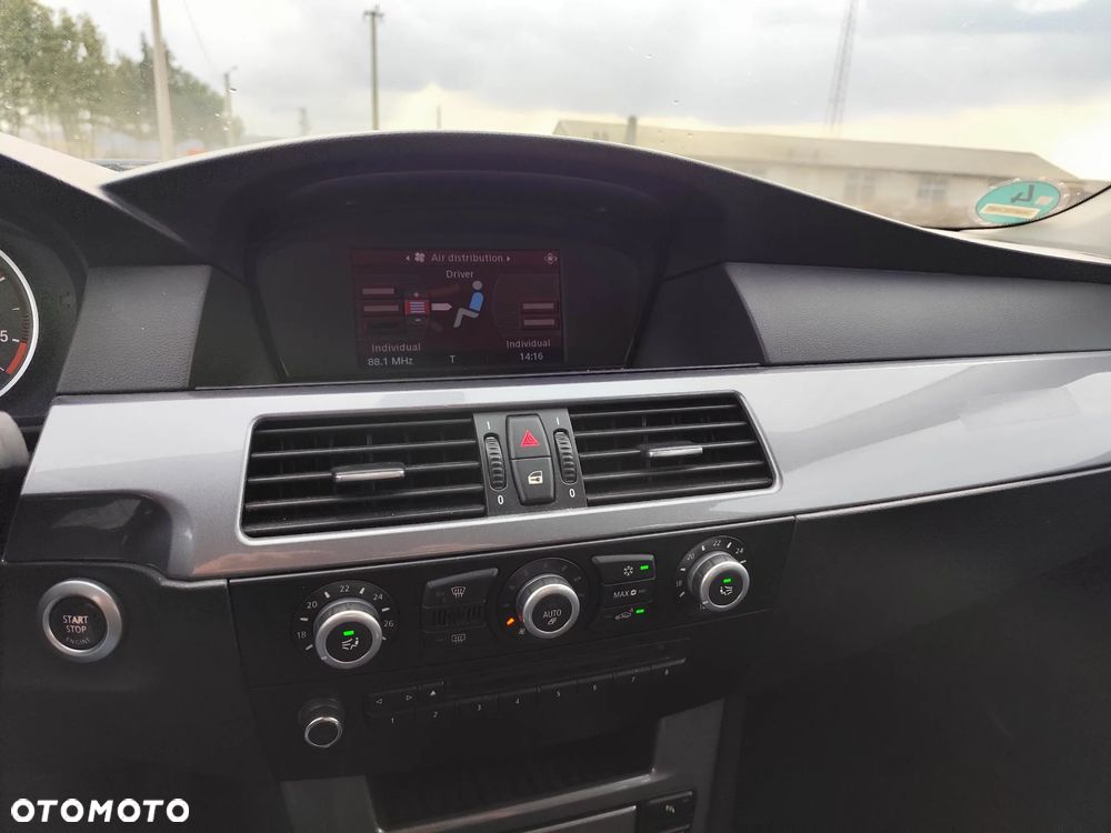BMW Seria 5 525d - 13