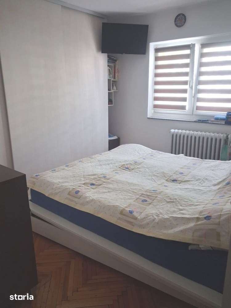 Apartament cu 4 camere, 90 mp, decomandat, etaj intermediar, Zona Damb — fotografia 2