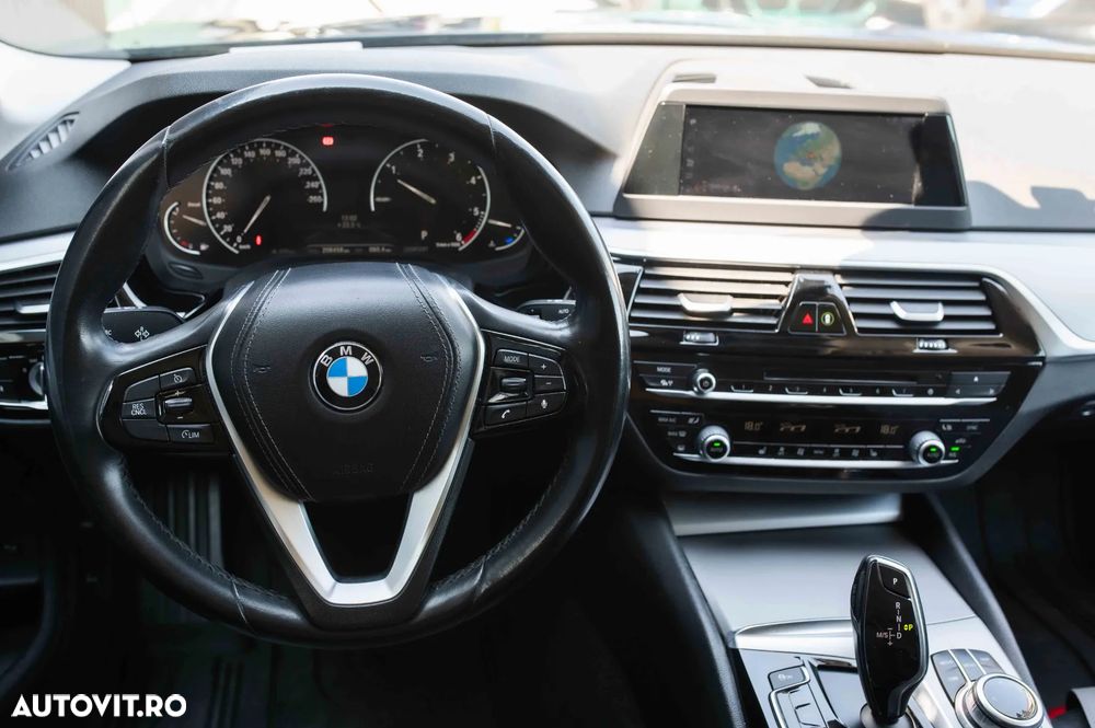 BMW Seria 5 520d xDrive AT - 24
