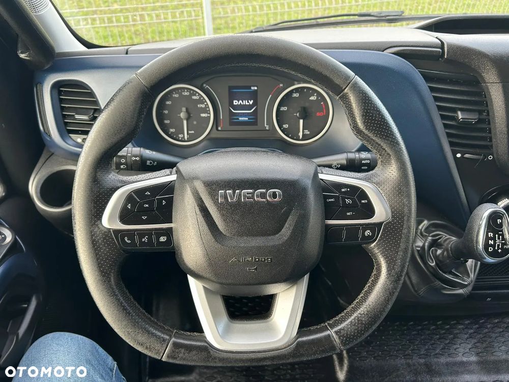 Iveco Daily 35C18 3.0 HPI Hi-Matic Kontener 8 palet + winda 1000kg + drzwi boczne **LED**Niski przebieg**Climatronic**Sprowadzony**2021R** - 15