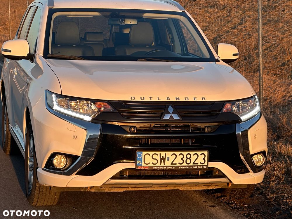 Mitsubishi Outlander 2.0 4WD Plus - 17