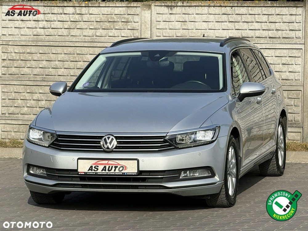 Volkswagen Passat - 1