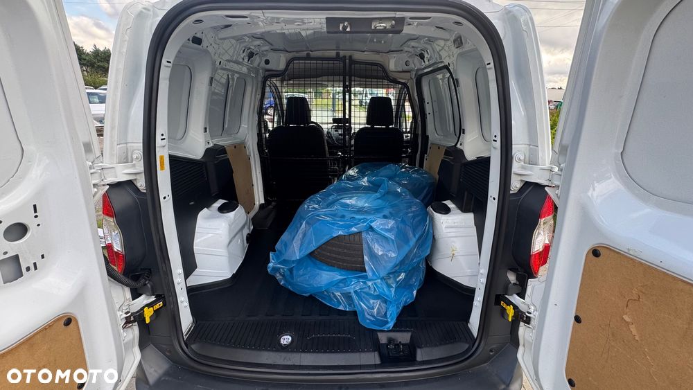 Ford Transit Courier - 20