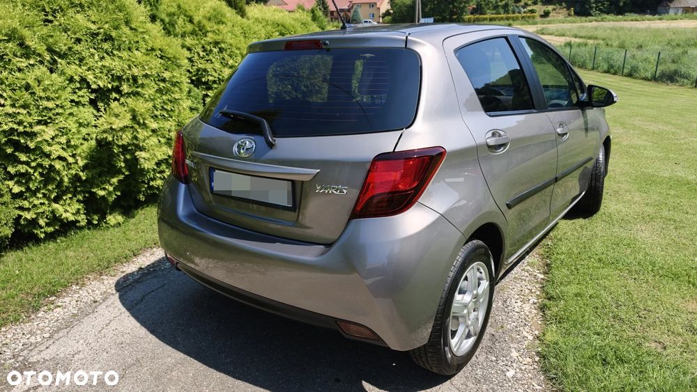 Toyota Yaris 1.33 Premium EU6 - 6