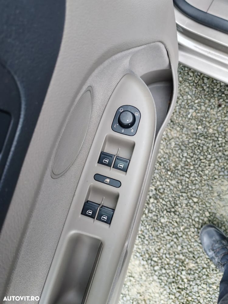 Volkswagen Golf Plus 2.0 TDI DSG Comfortline - 13