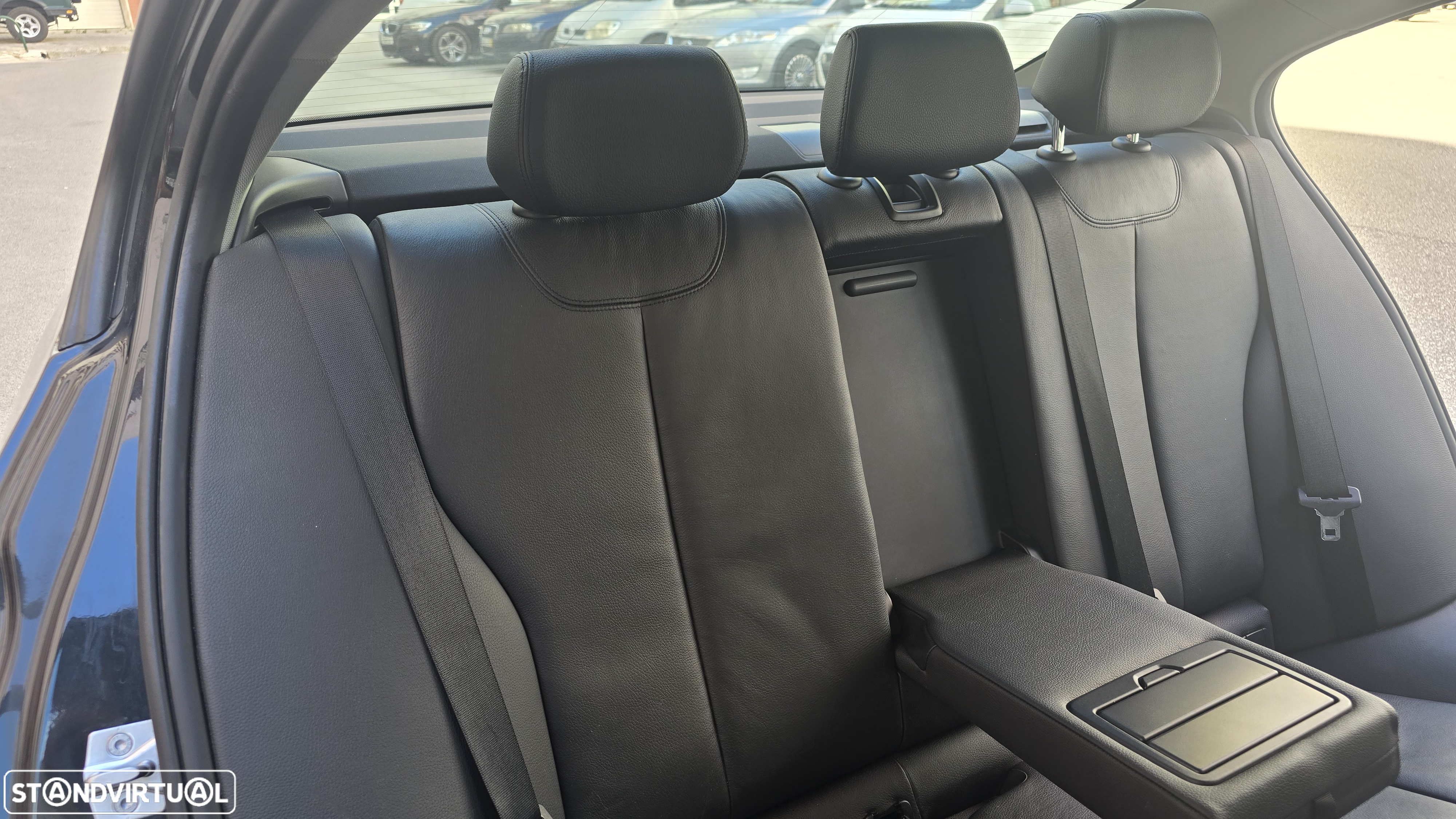 BMW 318 d Auto Exclusive - 23