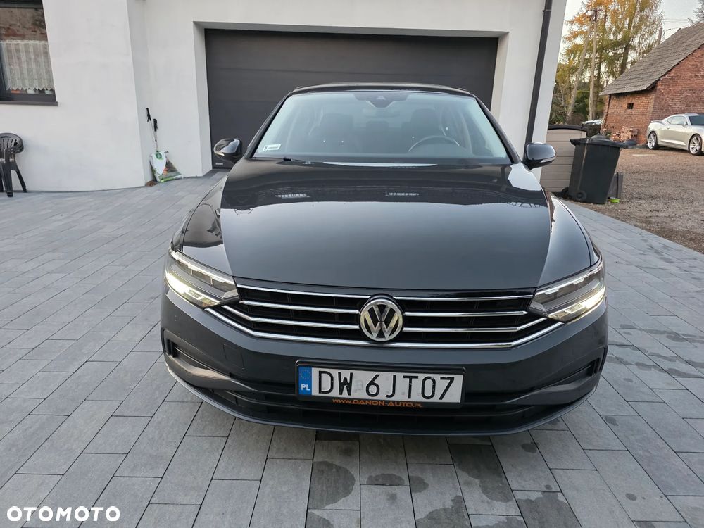 Volkswagen Passat - 11