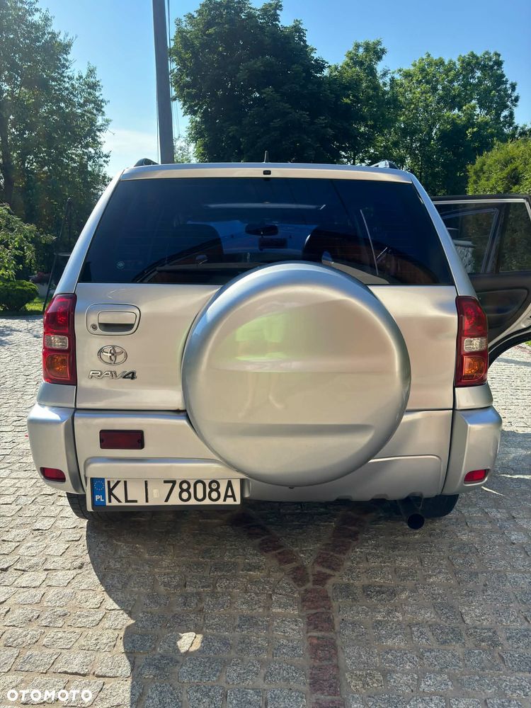 Toyota RAV4 2.0 D-4D 4x4 - 4