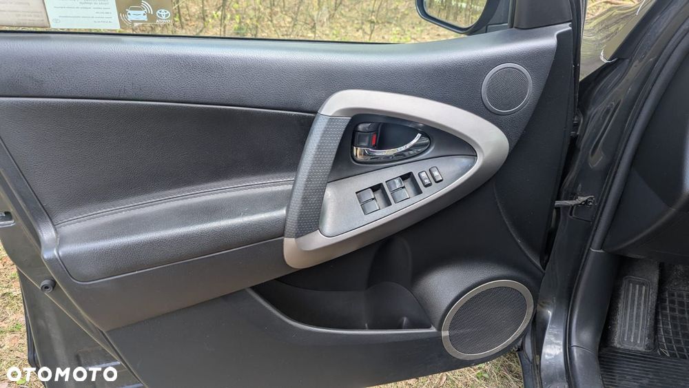 Toyota RAV4 - 11