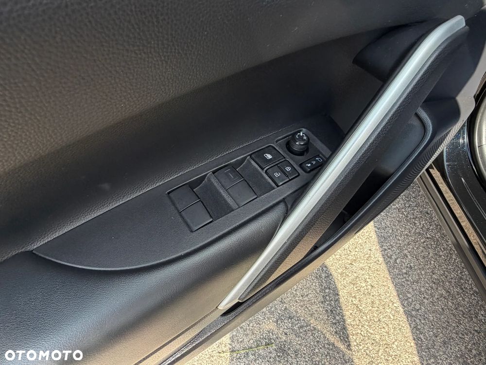 Toyota Corolla Cross 2.0 Hybrid Comfort - 31