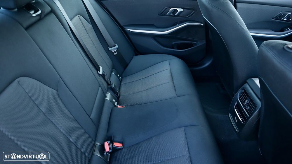 BMW 330 e Auto - 31