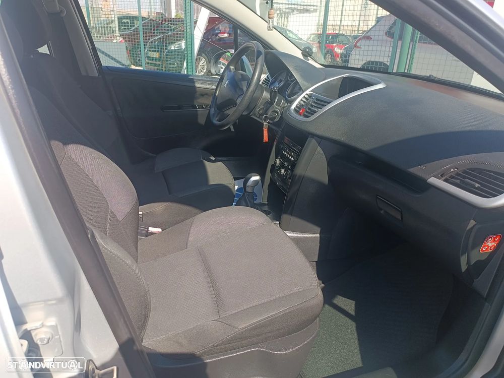 Peugeot 207 1.4 16V Trendy - 25