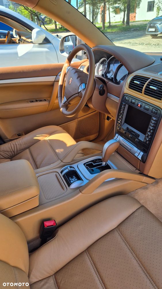 Porsche Cayenne - 21