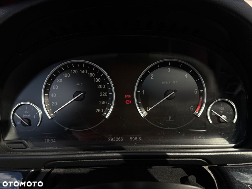 BMW Seria 5 525d xDrive - 21