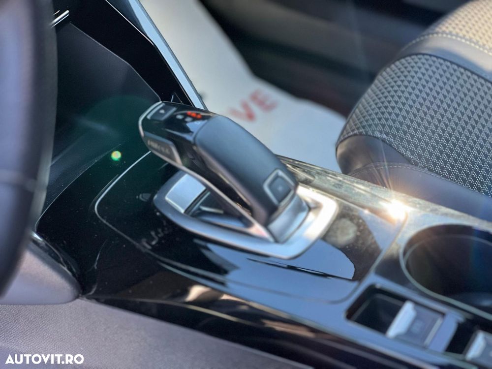 Peugeot 2008 1.2 L PureTech STT EAT8 GT Line - 13