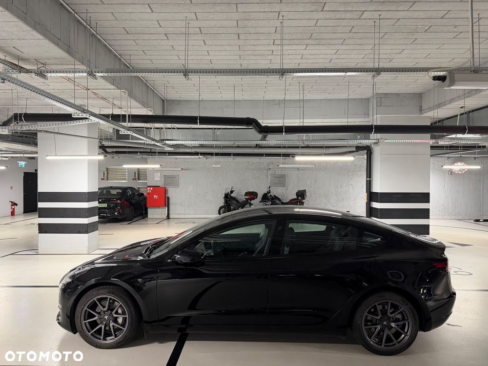 Tesla Model 3 - 8