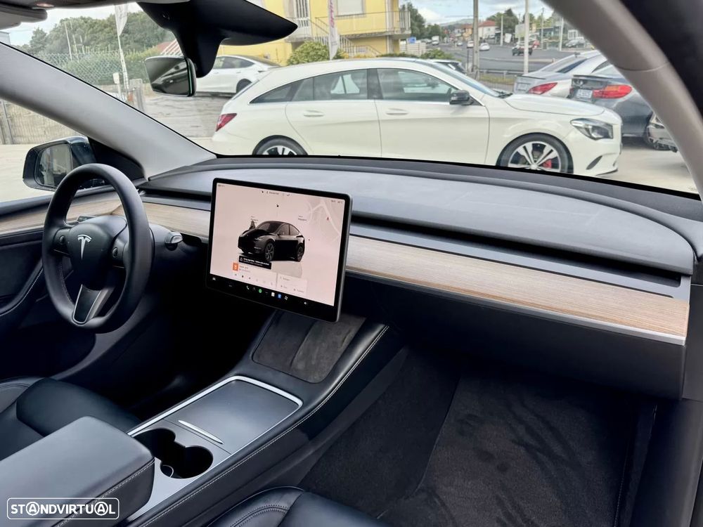 Tesla Model Y Long-Range RWD - 5