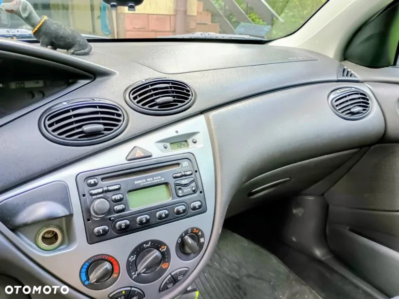 Ford Focus 1.6 Ambiente - 4