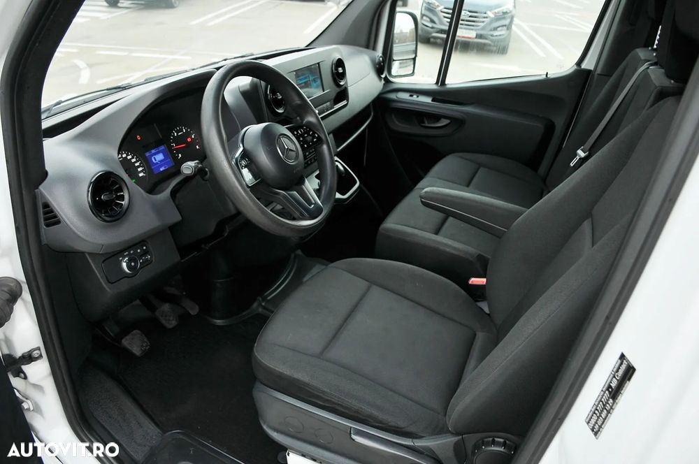 Mercedes-Benz Sprinter - 14
