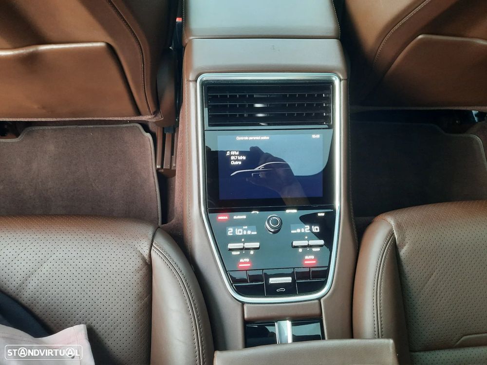 Porsche Panamera 4 E-Hybrid - 43