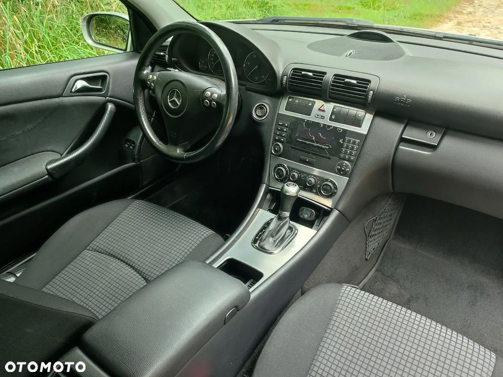 Mercedes-Benz Klasa C 220 CDI Sportcoupe Automatik - 40
