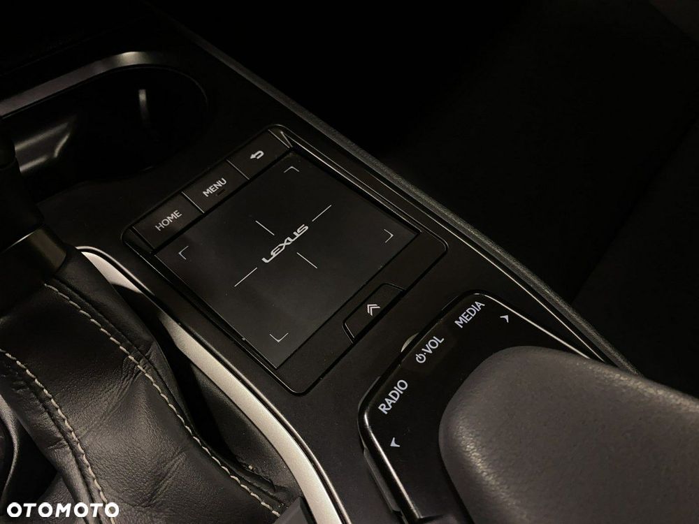 Lexus UX - 33