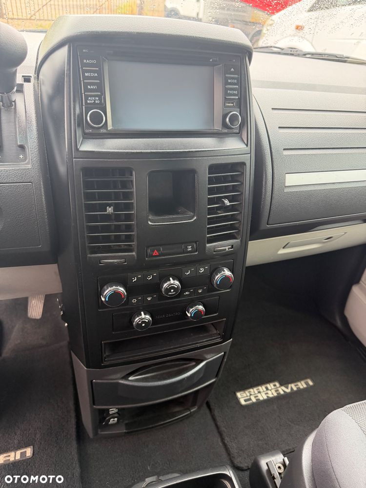 Dodge Grand Caravan - 12