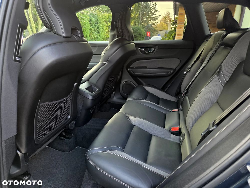 Volvo XC 60 B4 D Ultimate Dark - 26