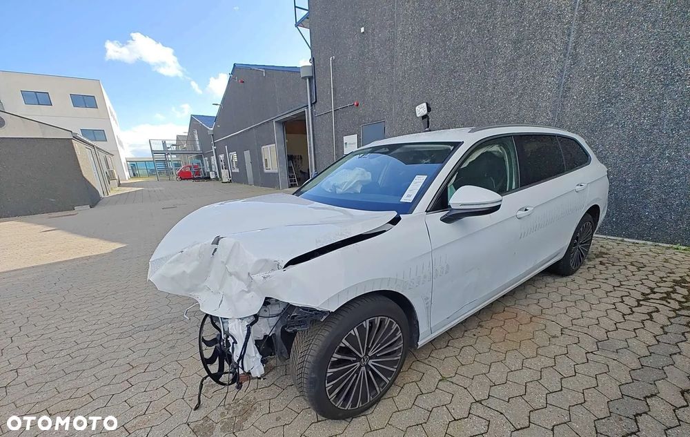 Volkswagen Passat 2.0 TDI SCR DSG 4Motion Elegance - 8