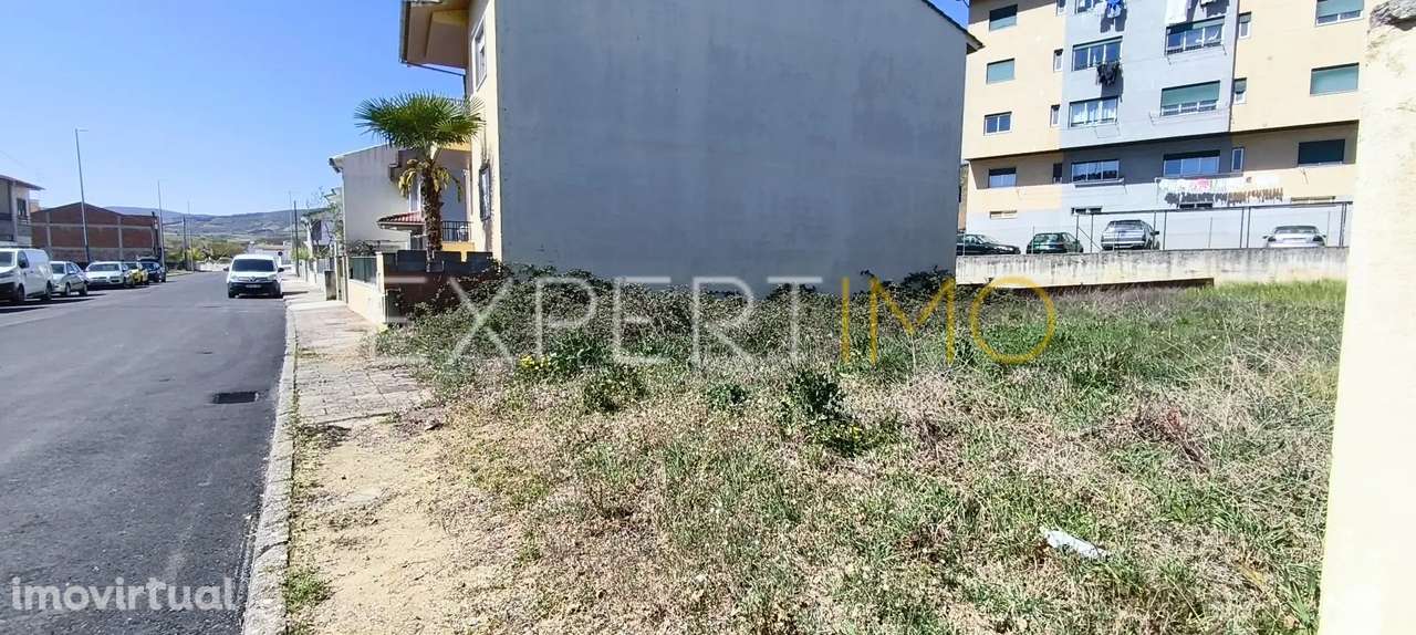 Terreno Urbano de 405 m² em Bragança – Plano e com Excelente... - Grande imagem: 3/5